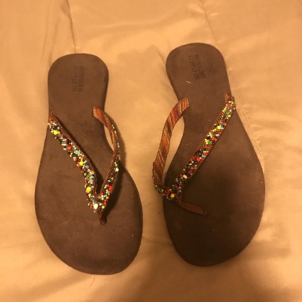 Mossimo flip flops size 8